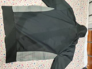Chaqueta deportiva cuadros gris y negro