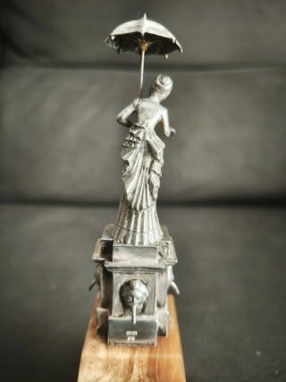 Figura Dama Paraguas Barcelona Plata de Ley 915