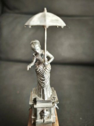 Figura Dama Paraguas Barcelona Plata de Ley 915