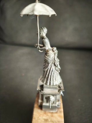 Figura Dama Paraguas Barcelona Plata de Ley 915