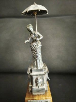 Figura Dama Paraguas Barcelona Plata de Ley 915