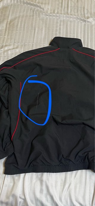 Chaqueta Adidas Negra con Detalles Rojos