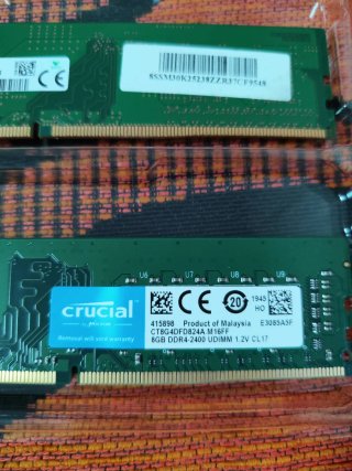 Crucial DDR4-2400 8GB y SK hynix DDR4-2400T 4GB