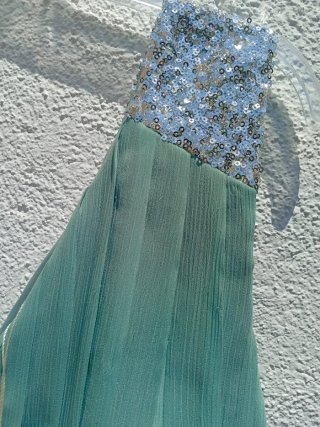 Vestido verde con lentejuelas