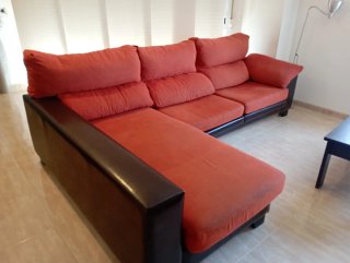 Sofá modular naranja y negro