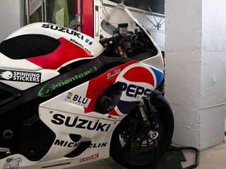 Suzuki GSXR 750 K5 Circuito