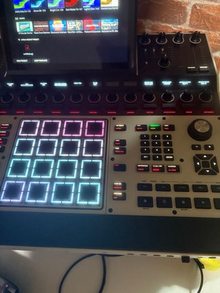 AKIA MPC XL. LEER ANUNCIO no ofertas