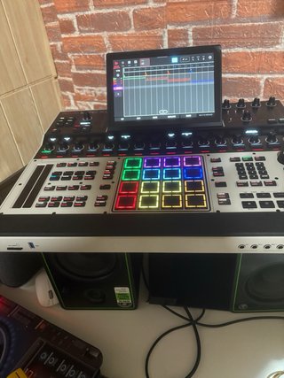 AKIA MPC XL. LEER ANUNCIO no ofertas