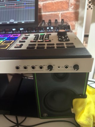 AKIA MPC XL. LEER ANUNCIO no ofertas
