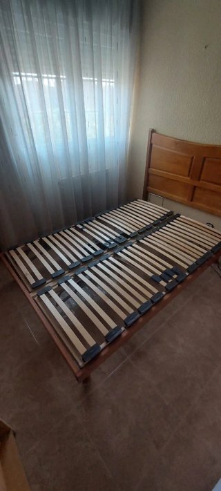 Cama motorizada de madera