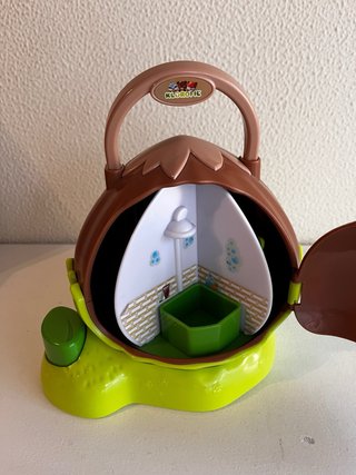 Casa Avellana Klorofil con 3 Muñecos