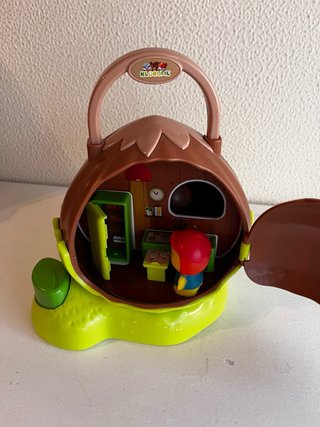Casa Avellana Klorofil con 3 Muñecos