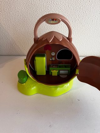 Casa Avellana Klorofil con 3 Muñecos