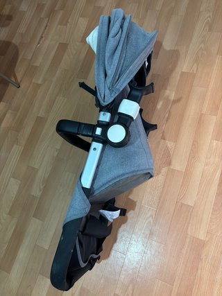 Cochecito de bebé gris Bugaboo camaleón 3