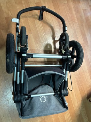 Cochecito de bebé gris Bugaboo camaleón 3