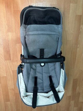 Cochecito de bebé gris Bugaboo camaleón 3