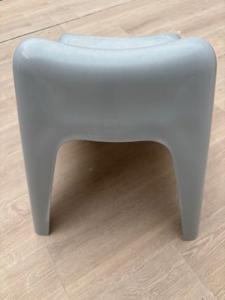 Sillón de exterior gris de plastico