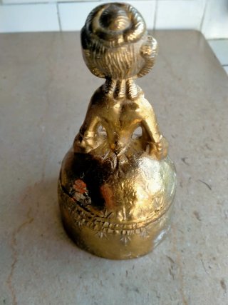 Campanilla de mesa de bronce