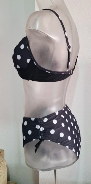 Bikini lunares negro y blanco