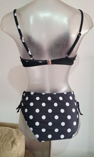 Bikini lunares negro y blanco