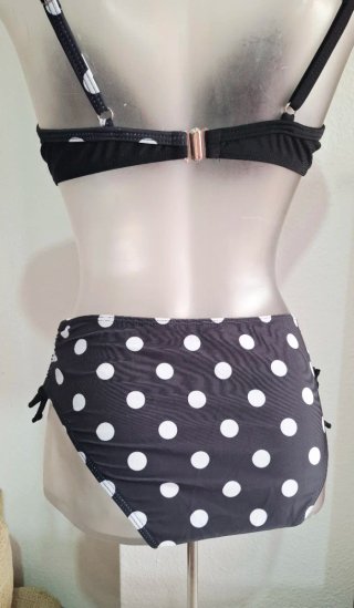 Bikini lunares negro y blanco