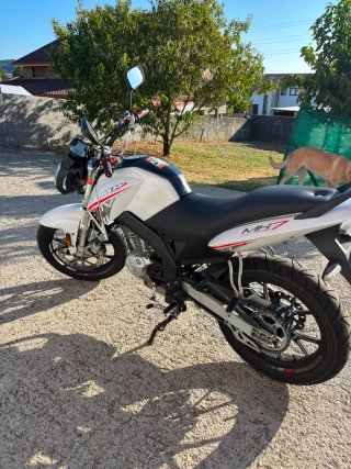 Moto MH MH7 Naked Blanca y Roja