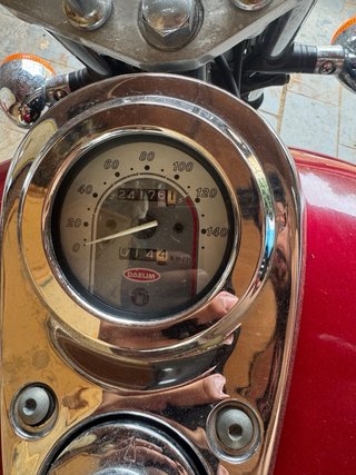 Moto Daelim Cruiser Roja