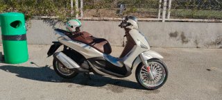 Piaggio Beverly 125cc Maxi Scooter