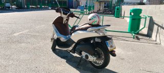 Piaggio Beverly 125cc Maxi Scooter