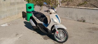 Piaggio Beverly 125cc Maxi Scooter