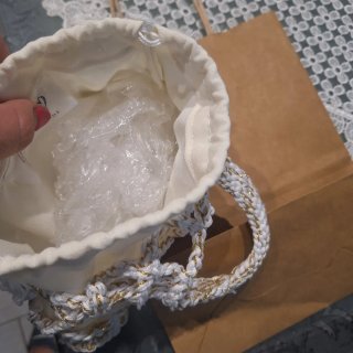 Borsa uncinetto bianca e oro con sacchetto