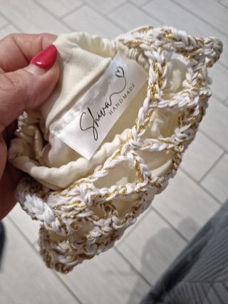 Borsa uncinetto bianca e oro con sacchetto