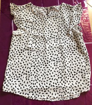 Blusa de mujer con estampado de puntitos