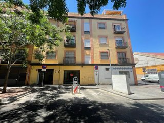 Local comercial junto al mercado Cerro del Águila