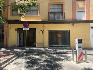 Local comercial junto al mercado Cerro del Águila