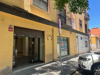 Local comercial junto al mercado Cerro del Águila