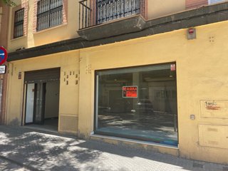 Local comercial junto al mercado Cerro del Águila