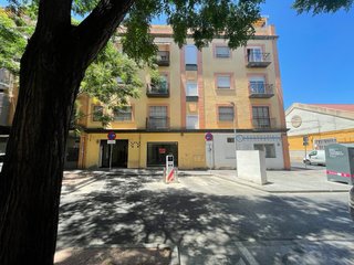 Local comercial junto al mercado Cerro del Águila