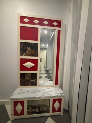 Mueble antiguo de madera para restaurar