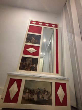 Mueble antiguo de madera para restaurar