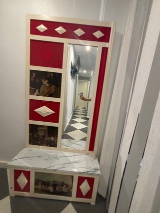Mueble antiguo de madera para restaurar