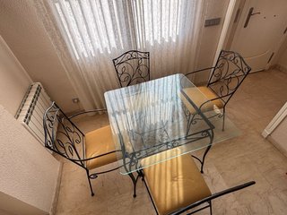 Mesa cristal y 4 sillas forja
