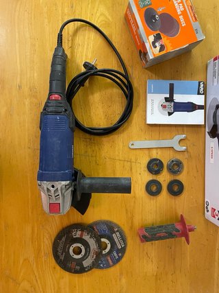 Radial Varo 1200W + Pack discos y lijas