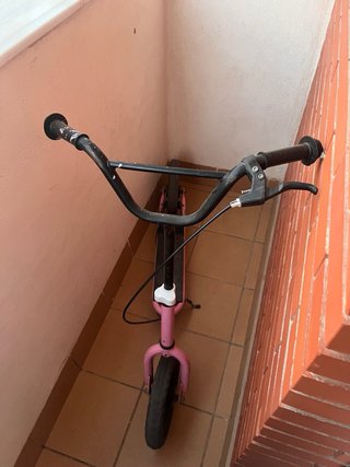 Patinete infantil rosa con freno