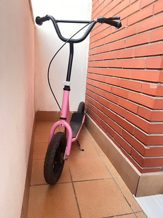 Patinete infantil rosa con freno