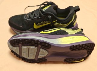 Nike Vomero 18 Talla 39 Verde Oscuro/Amarillo
