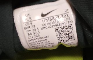 Nike Vomero 18 Talla 39 Verde Oscuro/Amarillo