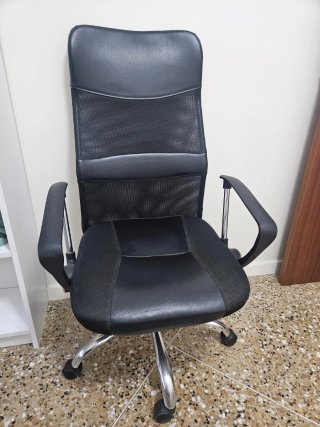 Silla de oficina negra