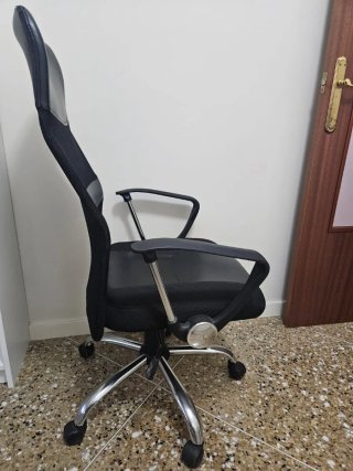 Silla de oficina negra
