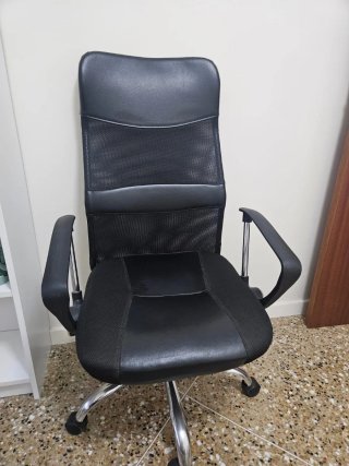 Silla de oficina negra